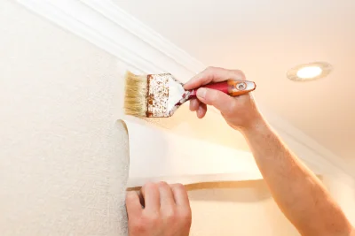 Pose de papier peint à Lévignacq — revêtements muraux et toiles de verre